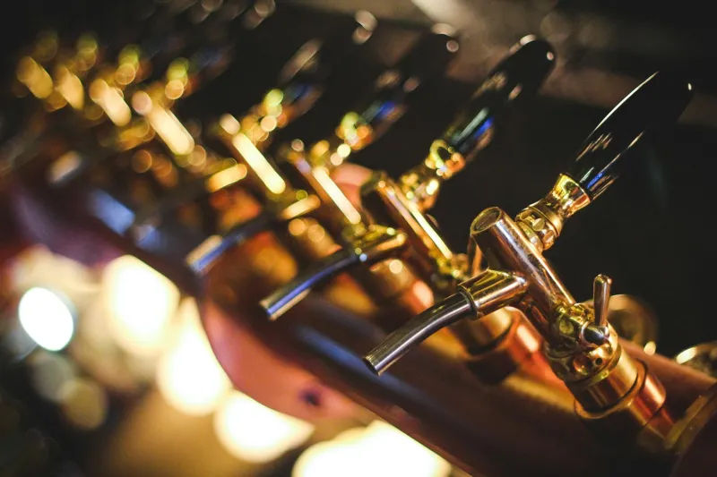 The Silent Handpump: How Britain's Beer Taps Forgot Their Voice